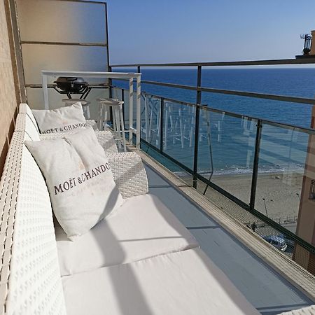 萨沃纳Casa Di Noemi - Seafront With Parking公寓 外观 照片